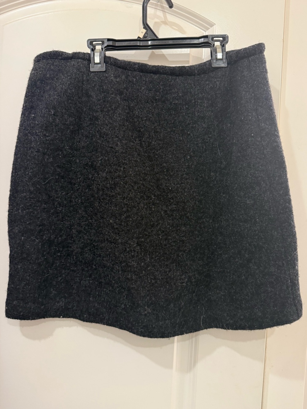 DKNY Classic 100% Wool Black Skirt Size Large